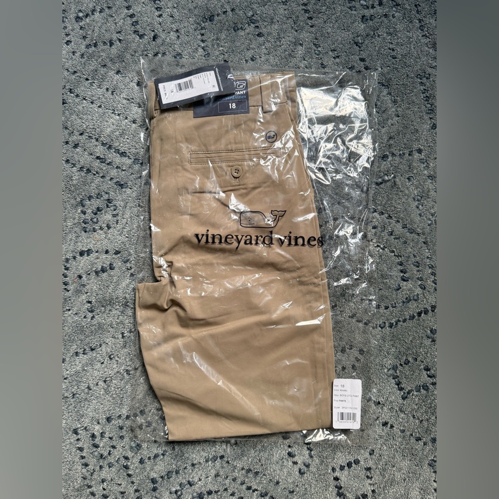 Vineyard Vines Boys Performance On the Go pants khaki - 18 - NWT